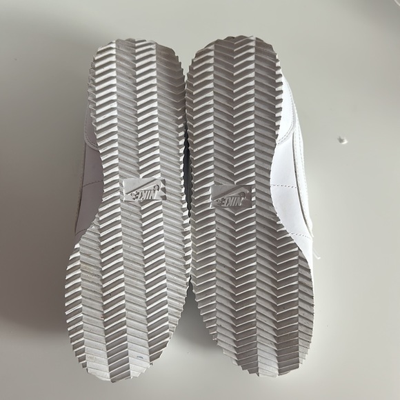 NIKE CORTEZ BASIC SL (GS) WHITE / WHITE GRADE SCHOOL 904764-100 - Picture 9 of 9